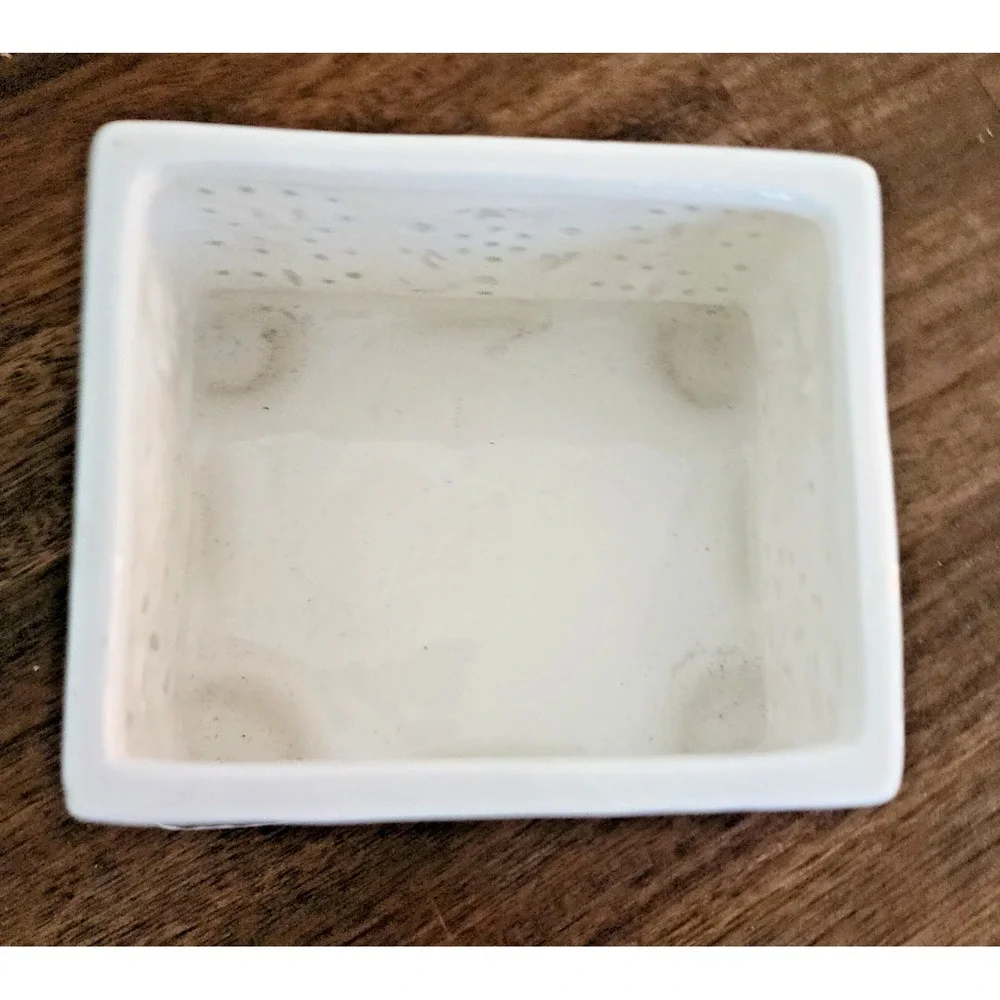 Porcelain Trinket Box with Snowflake Design in Ivory and Gold